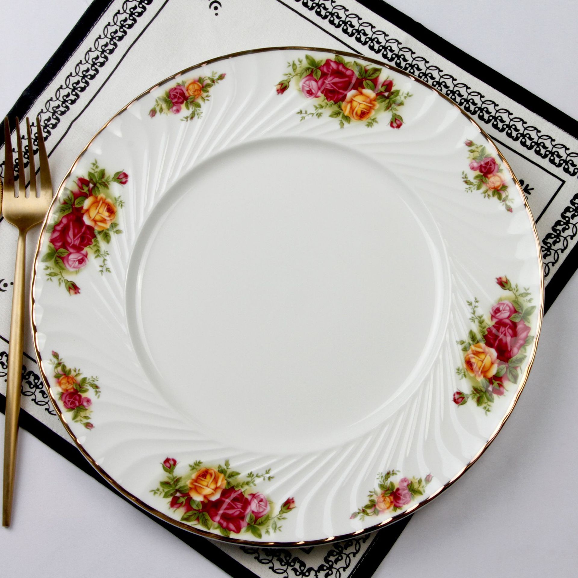 Chinese Bone China Kitchen Plate European Retro Household Tableware Plate Dinner Plate Western Food Plate Set: 27.3cm