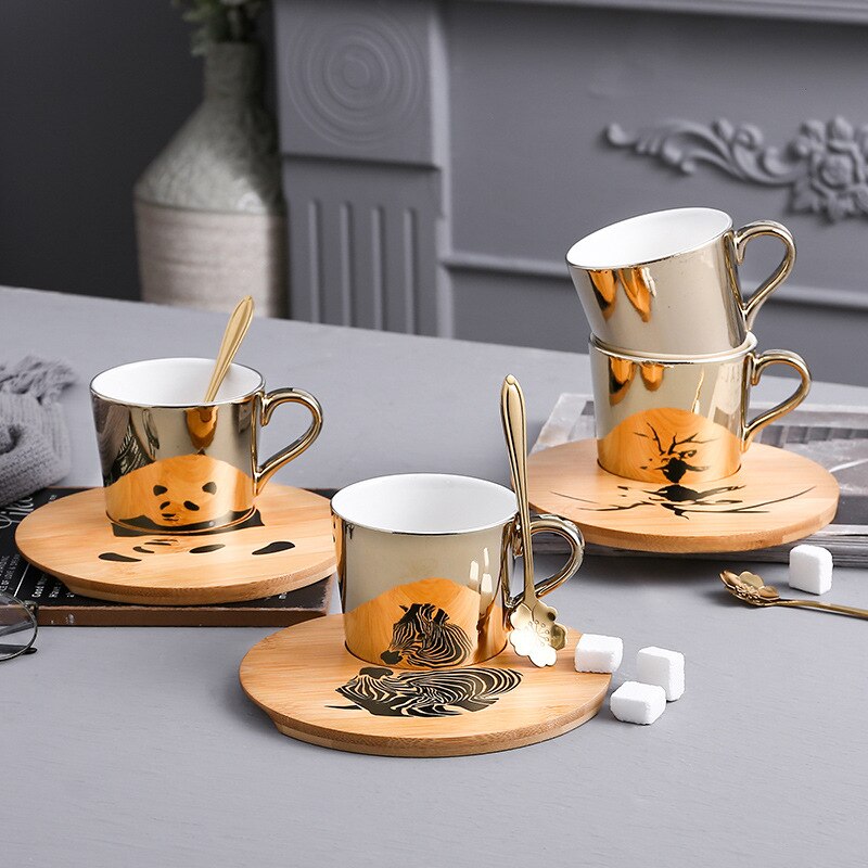 Taza de espejo dorado y platillo de madera, tazón taza de café, desayuno, leche, agua, té, amigo, el mejor de cumpleaños