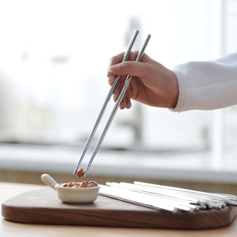 Halkfria ätpinnar i rostfritt stål kinesisk metall stål ätpinnar kit bärbar återanvändbar mat sushi pinnar hem köksredskap