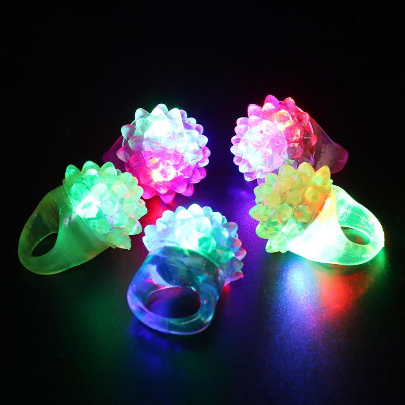 36 stücke Erdbeere Blinkende LED Licht Up Spielzeug Holprigen Ringe Party Favors Supplies Glow Gelee Blinkt Groß