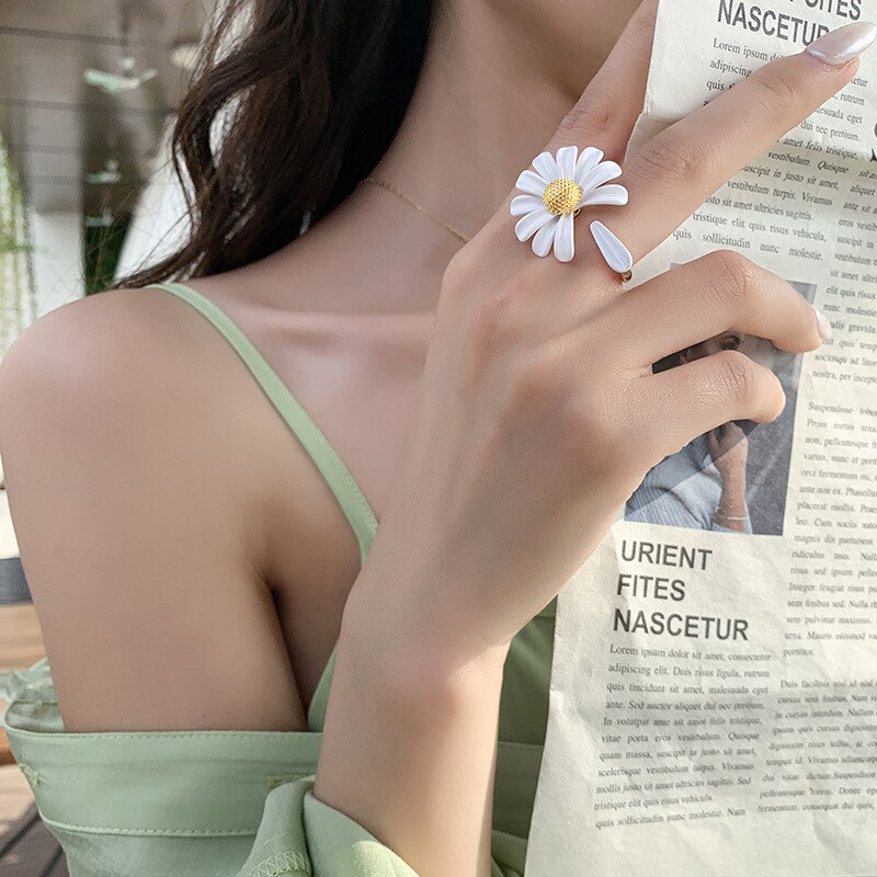 FFLACELL White Asymmetric Enamel Daisy Flower Vintage Simple Opening Rings for Women Jewelry Party