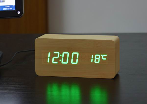 Fibisonic Wekkers Met Thermometer, Hout Houten Led Klokken, Digitale Tafel Klok, Elektronische Klokken Met Kosten: bamboo green