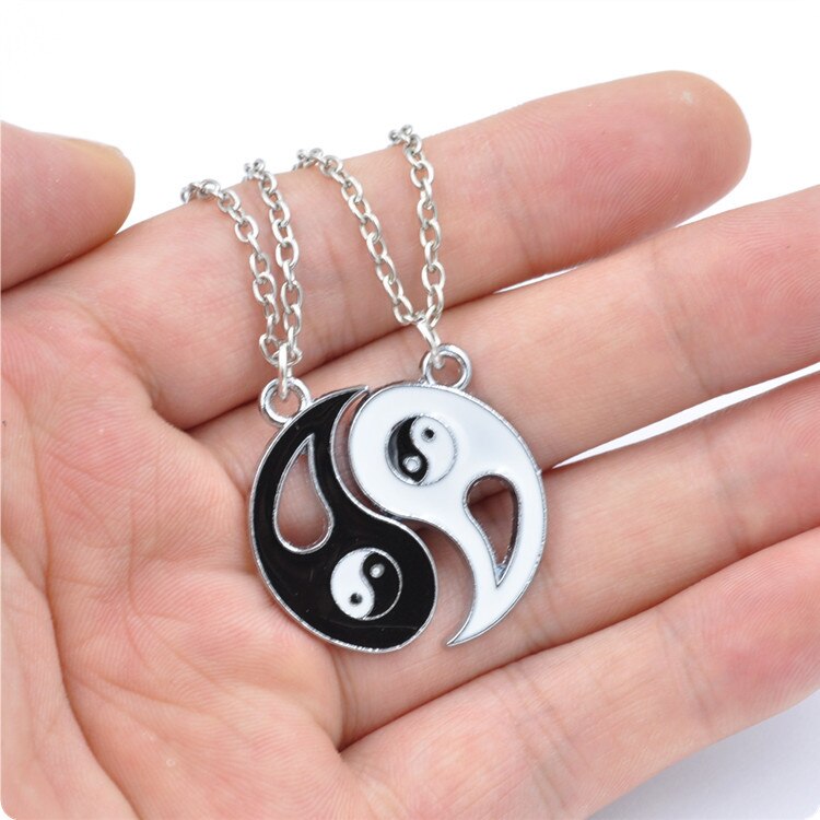 Collar con colgante Yin Yang para hombre y mujer, Taoism trigrama de Tai Chi, de San Valentín (Plata)