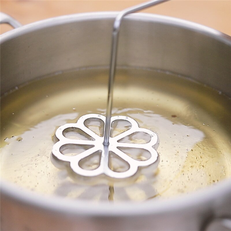 Aluminum Cake Iron Maker Waffle Bunuelos Desserts Baking Mould Biscuit Baking Mold With Handle Baking Tools Kitchen Accessories: Hollow Flower