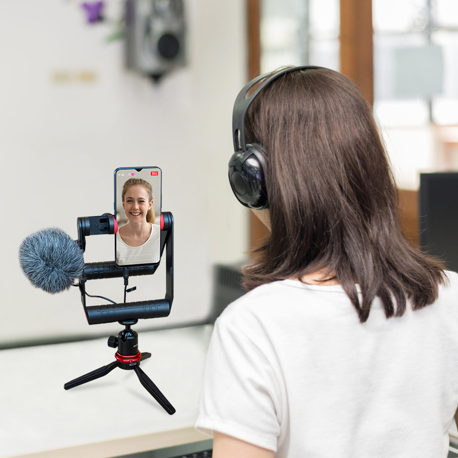 BOYA BY-VG380 all-in-one Multifunctional Smartphone Video Kit with BY-MM1 Mic for iOS Android vlogging podcasting recording