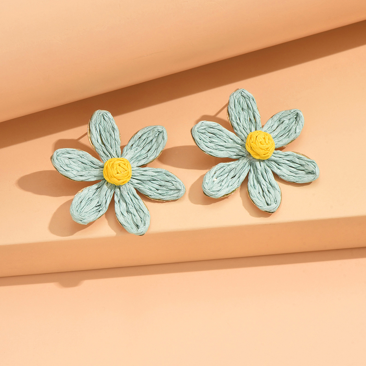 Bonitos pendientes de girasol tejidos hechos a mano, pendientes de flor de rafia para mujer, joyería para vacaciones en la playa, accesorios de: Color amarillo claro