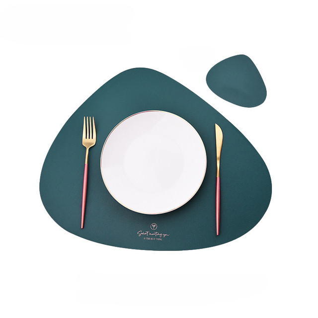 Inyahome Juego de 2 manteles individuales de piel sintética y posavasos para mesa de comedor, impermeables, lavables, manteles para mesa de cocina y cena: Verde