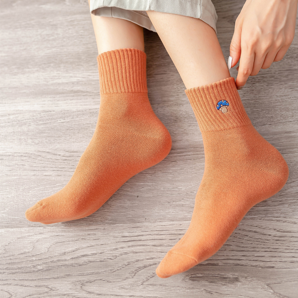Nouvelle broderie mignon dessin animé champignon à motifs chaussettes décontracté Hipster unisexe drôle de noël Sokken directe