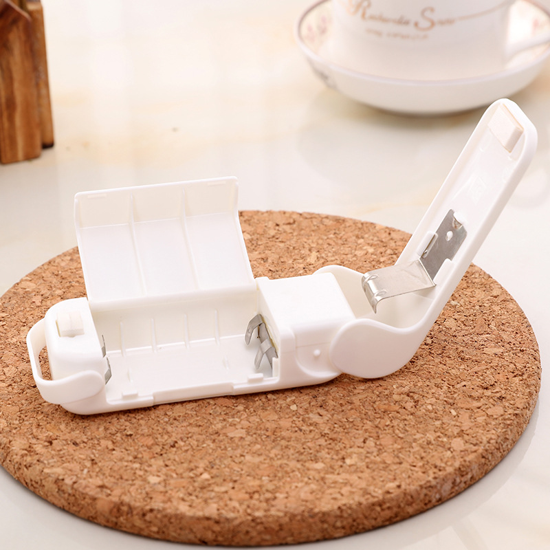 Home portable mini sealing machine portable mini household bag sealing machine plastic bag food packaging