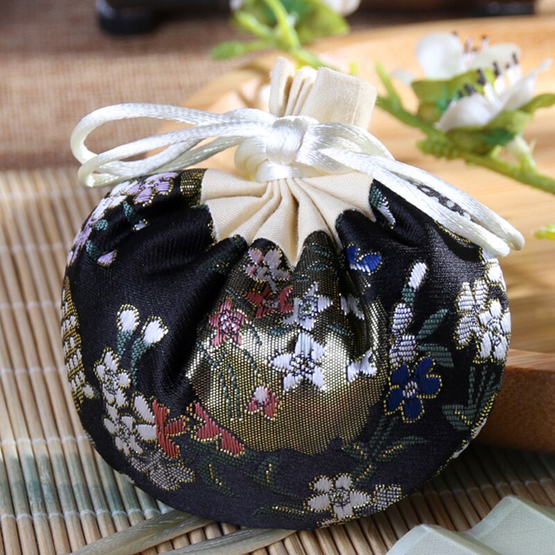 Palace Sachet Brocade Beam Hanfu Accessories Retro Embroidery Storage Bag Flower Pattern Temperament Jewelry Bag: black