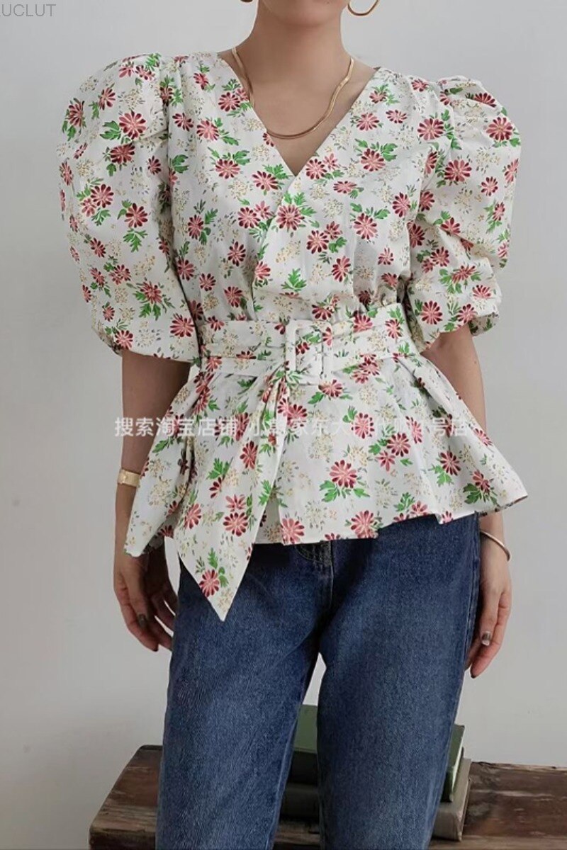 Korean Chic French minority sweet temperament in spring and summer, thin and versatile top, flower print V-neck shirt