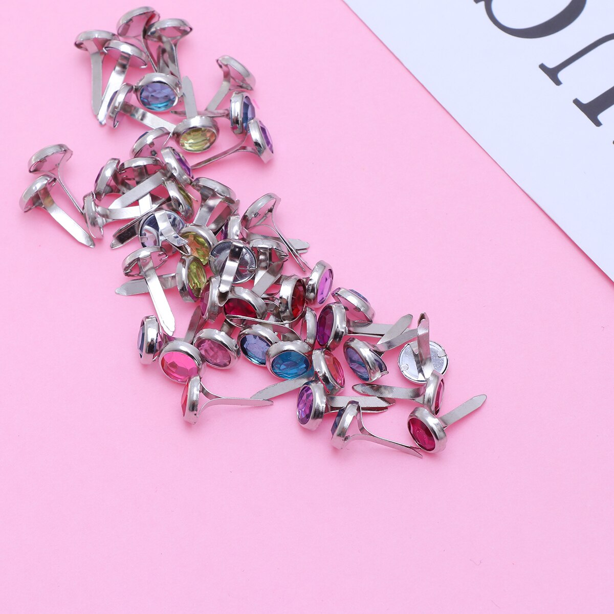 Pack de 50 Mini tachuelas DIY Metal práctico colores surtidos sujetadores de papel de cristal clavos redondos broches de álbum de recortes