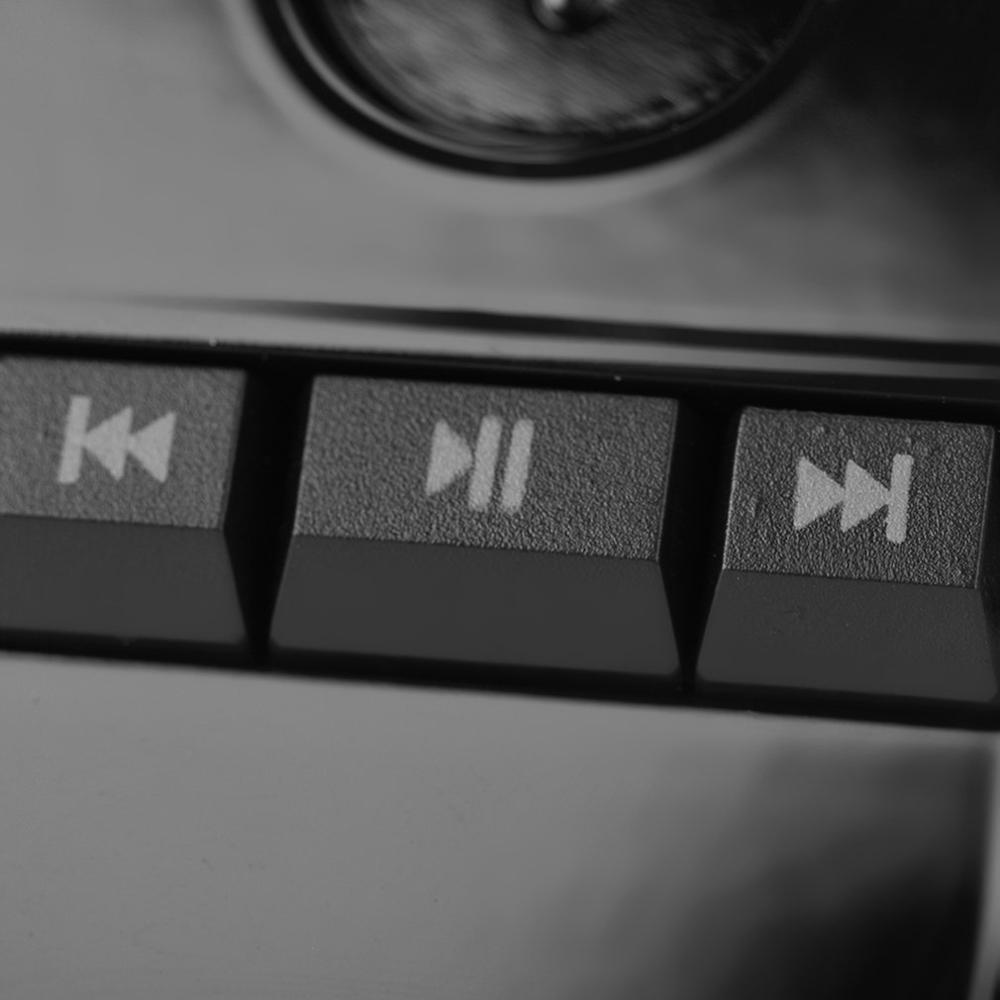 ER9 Multifunction Car MP3 Player Wireless 4.2 Headset Dual USB Player FM Radio Handfree Support TF Card U Disk