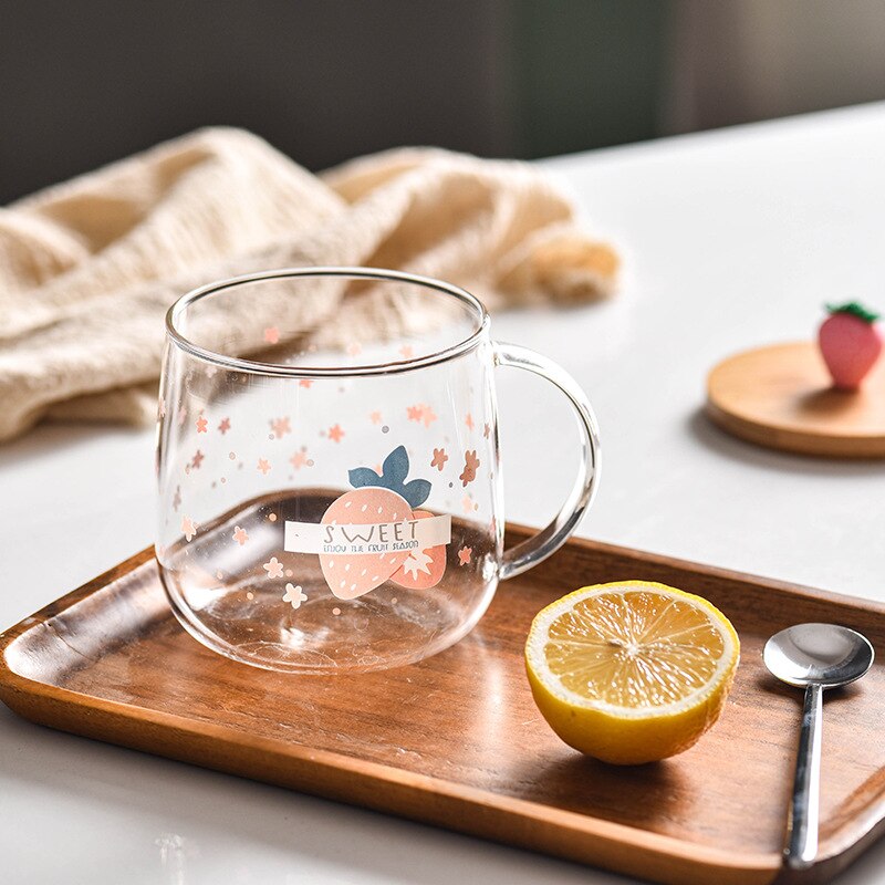 Jolie tasse en verre avec motif de fraise pour l&#39;eau, avec couvercle 3D, transparente, pour le bureau, le café, le lait, le jus de thé, pour la maison, pour Festival