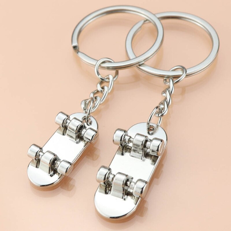 Y166 2Pcs Lovers Scooter Keychain Novelty Casual Metal Trinket Couple Skateboard Key Chain Couple Key Holder Trinket Charms