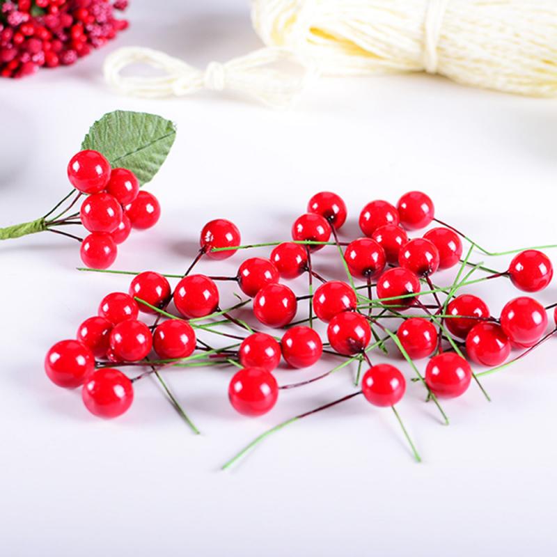 50/100Pcs Artificial Berry Vivid Red Holly Berry Berries Home Garland Simulation Plant Wedding Garden Decoration: 50pcs / a