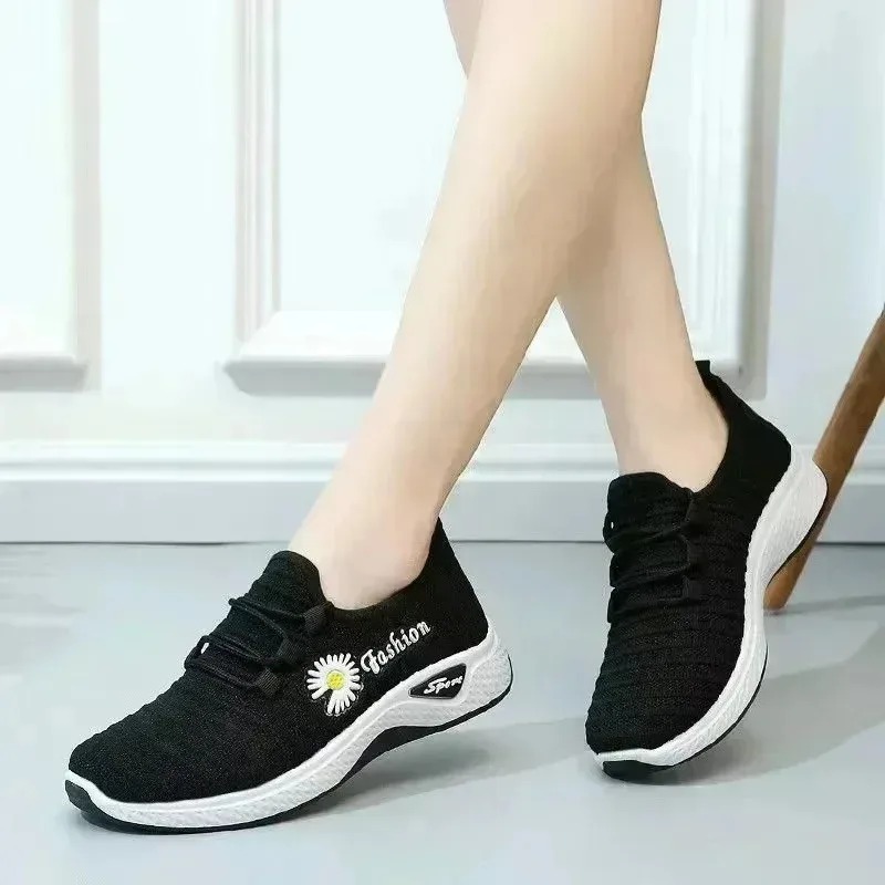 Scarpe da donna Autunno Nuova collezione True Fly Weaving Old Beijing Scarpe di stoffa Little Daisy Scarpe sportive casual da donna Wa
