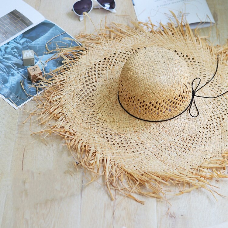 Naturlig stor bred rand rand raffia halm hattar vävd cirkel frans strand keps sommar ihålig stor halm hatt strand hatt strå hatt: Litet revben