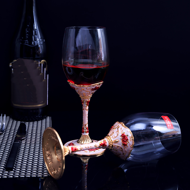 Luxury party party glass wine cup Beautifully embossed base glass red wine glass