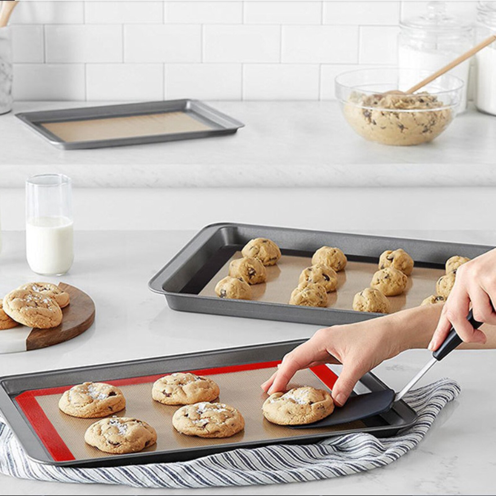 Silicone Baking Mat 16.5x11.6' Non Stick Liner for Bake Pans & Rolling Red