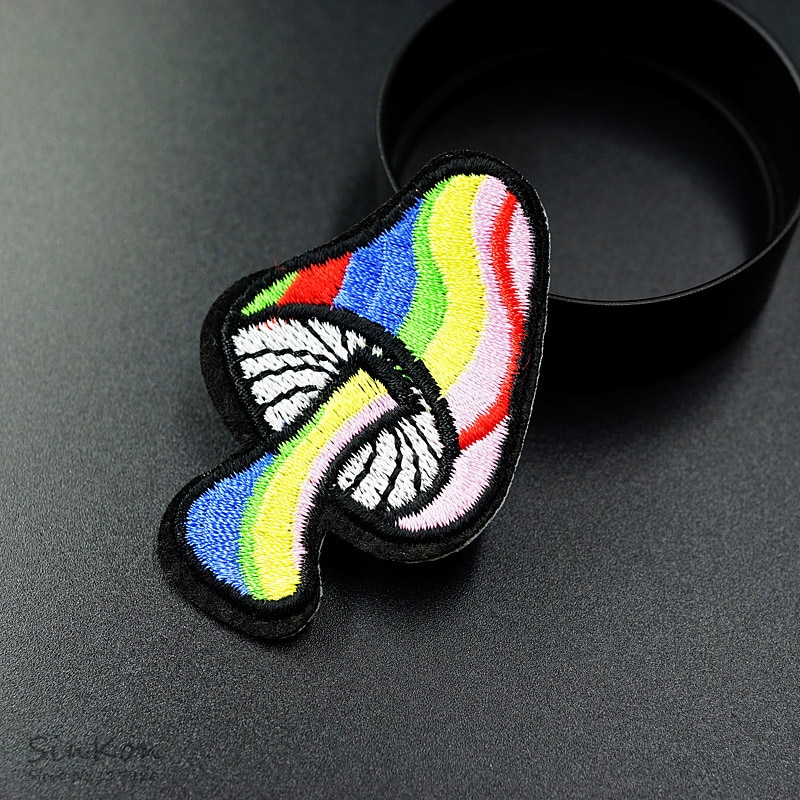 Paddestoel (Size:4.0X5.8 Cm) patch Badge Geborduurde Applique Naaien Iron Op Badges Kleding Garment Apparel Accessoires