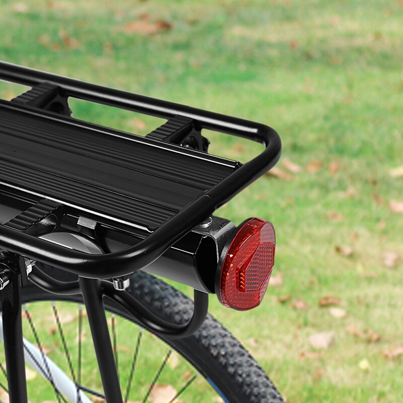 Zwarte fiets snelspanner bagage zadelpen fietstas bagagedrager achterspatbord