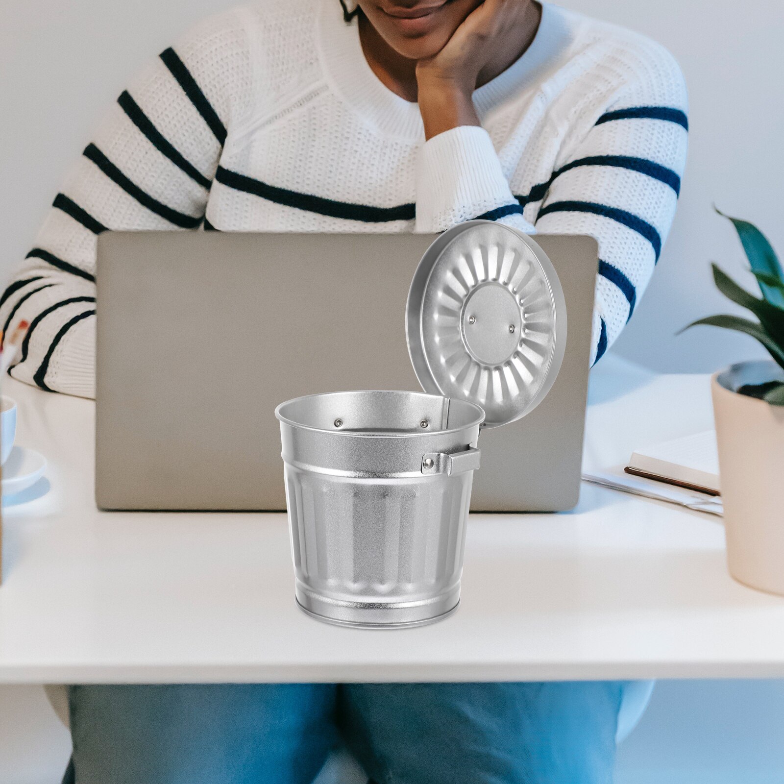 Mini Desktop Wastebasket Metal Trash Can Bucket Garbage Holder Flower Pot with Lid