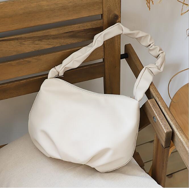 Retro fold armhule taske niche håndtaske vildt blødt læder stor kapacitet skuldertaske: Hvid