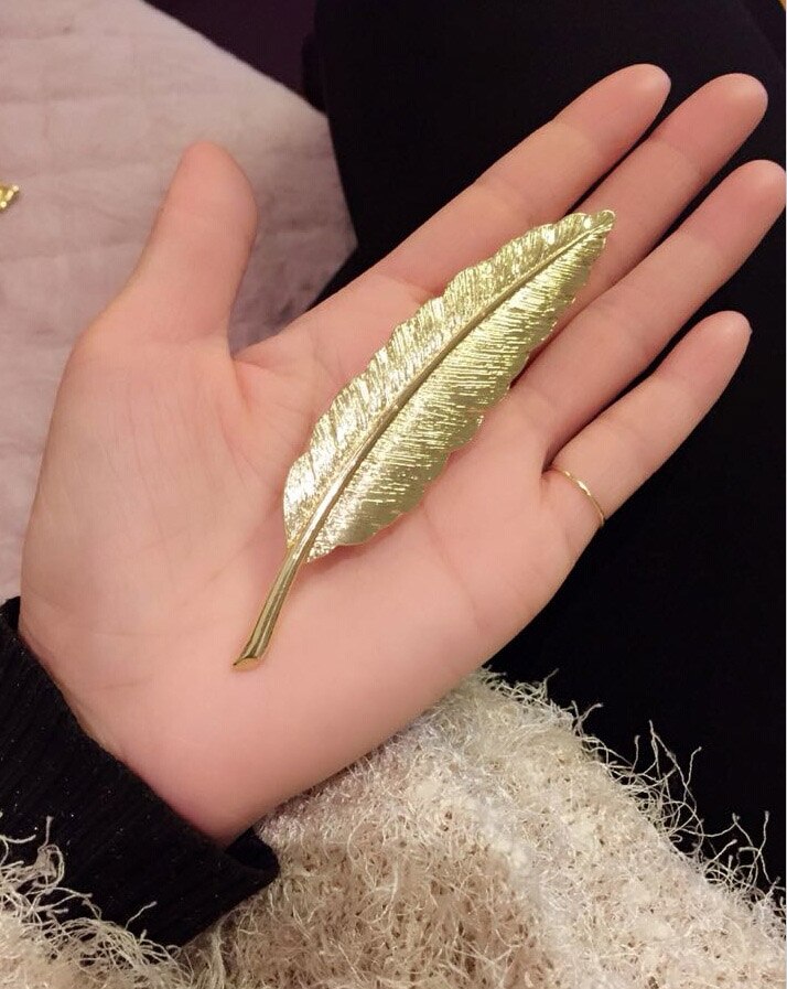 MISANANRYNE Vintage gold Color leaf brooches Europe style long leaf brooch women lady unique jewelry