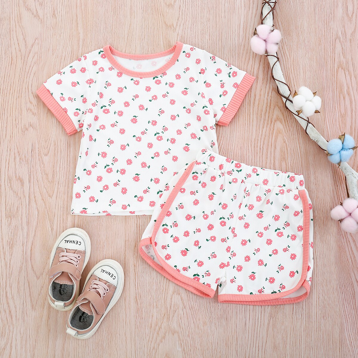 0-3 Years Print Girl\u2019s Short-sleeved and Shorts Set Floral/star Tie-dye Round Neck T-shirt and Short Pants