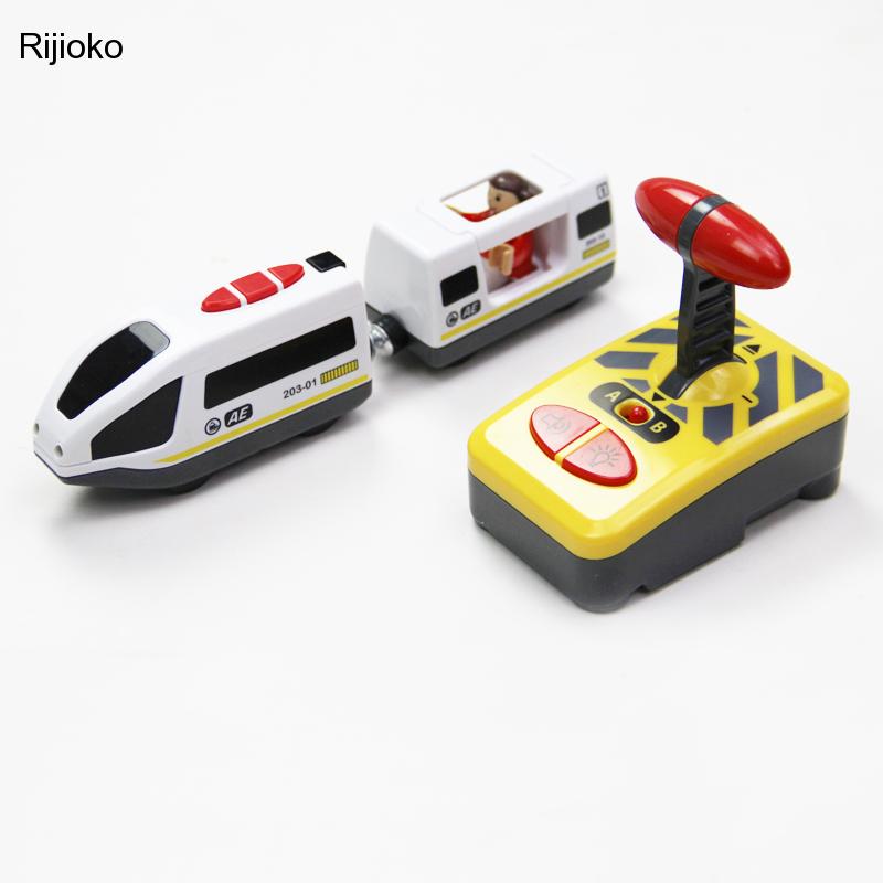 Elektrische Rc Trein Set Afstandsbediening Speelgoed Aangesloten Met Houten Spoorweg Auto Tracks Birhtday Kerstcadeau Voor Kinderen