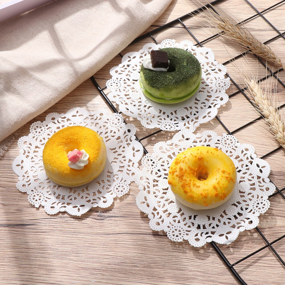 100pcs Disposable Oil-Absorbing White Lace Paper Doilies Cake Box Liner Packaging Paper Pad Oil-Absorbing 5.5"