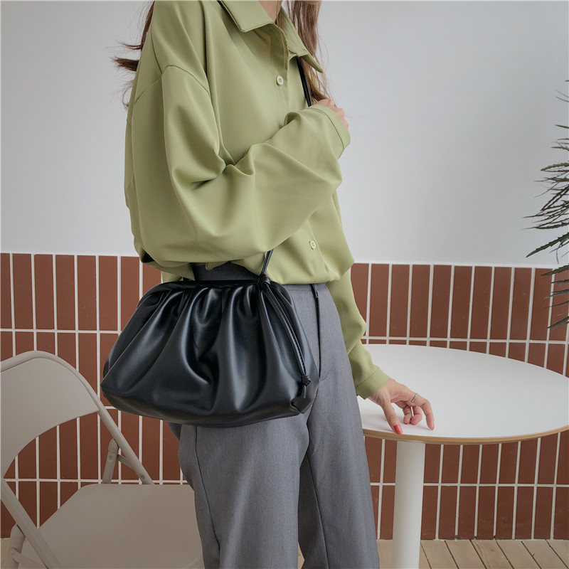 Cloud Zachte PU Leer Vrouwen Handtas Knoedel Crossbody Tas Shell Lichtgewicht Schouder Messenger Bag Plooien Clutch Bag: Zwart