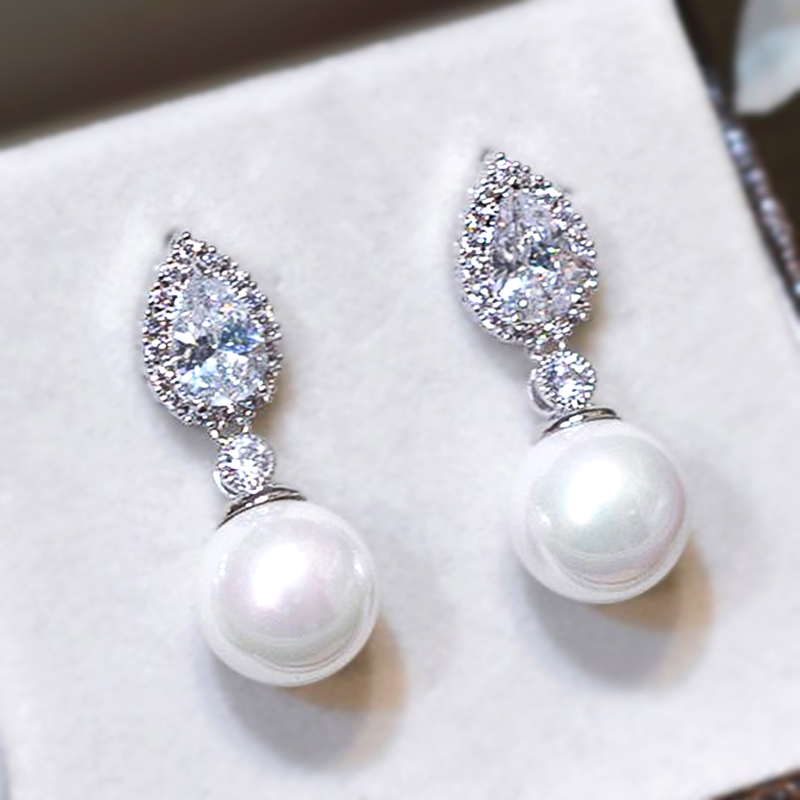 Huitan – boucles d'oreilles en Imitation de perles pour femmes, magnifique fleur, incrustée de luxe, pierre CZ scintillante, bijoux de mariage à la , , Lots: PLAQUÉ ARGENT