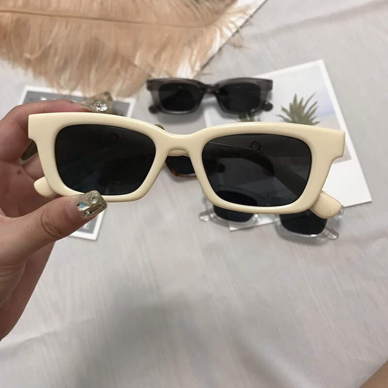 1Stck Neue Frauen Rechteck Jahrgang Sonnenbrille retro Punkte Sonnenbrille Weibliche Dame Brillen Katze Auge Fahrer Brille: D