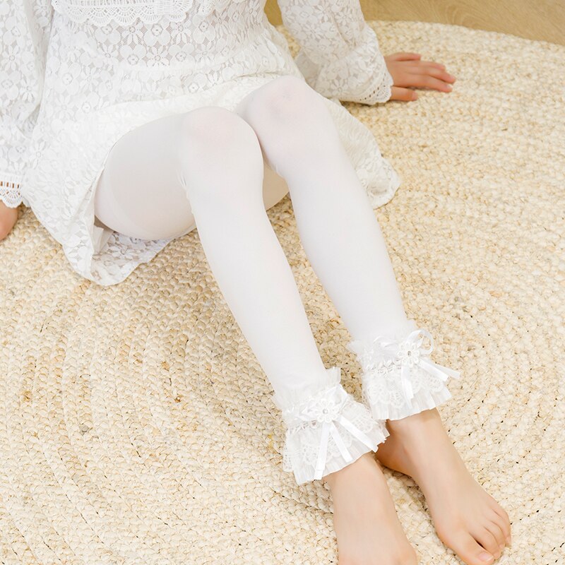 La primavera e l&#39; estate multi-strato di pizzo tre-dimensionale nastro piccolo fiore del merletto ritagliata pantaloni delle ragazze di velluto sottile leggings: white / L