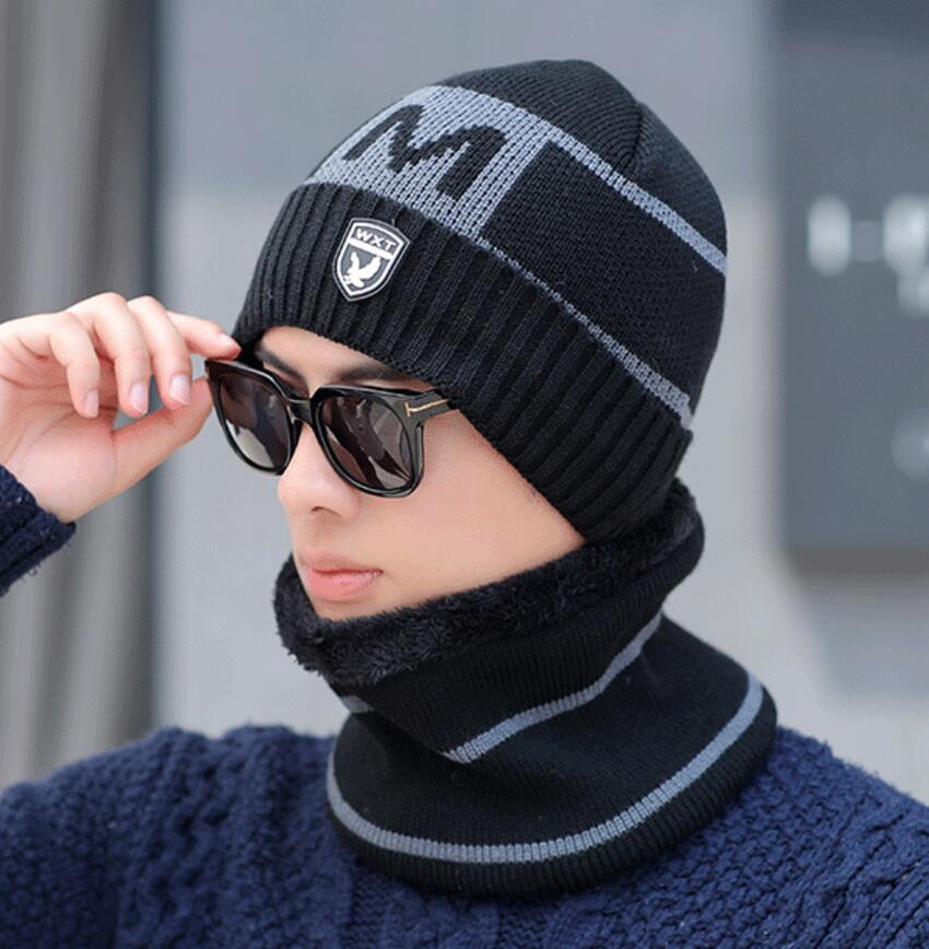 Varm vinter mænd hat tørklæde til uld kvinder hætter og tørklæder stribe brev strikkede beanies cap 2 stk sæt mandlige skullies maske motorhjelm: Sort hat tørklæde