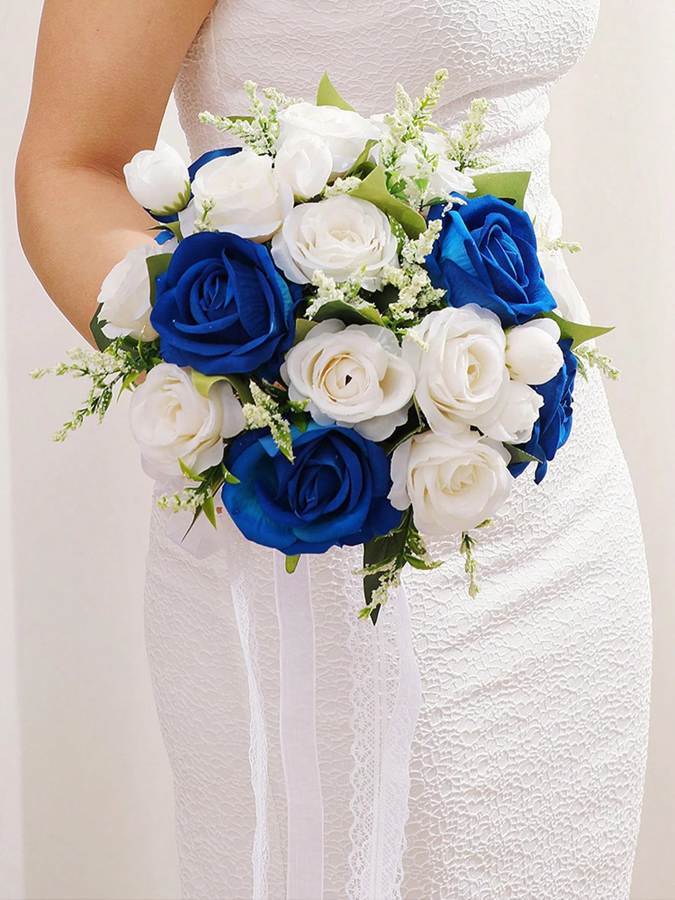 Hochzeitssträuße für Braut und Brautjungfern, Weiße Blaue Burgunderrote Künstliche Rosen für Hochzeit Kirche Ehe Dekoration