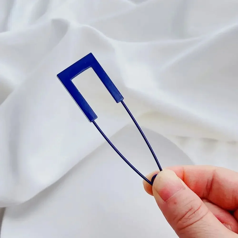 Eenvoudige en verfijnde fluorescerende broche voor truien, pakken, sjaals en hoeden, accessoires voor lieve en schattige dames.: Rhodium geplateerd