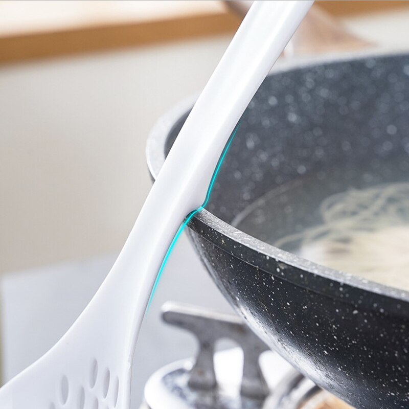 Kitchen Ladle Strainer Colander with Long Handle High Heat Resistant Strainer Ladle for Draining Egg Vegatable Noodles