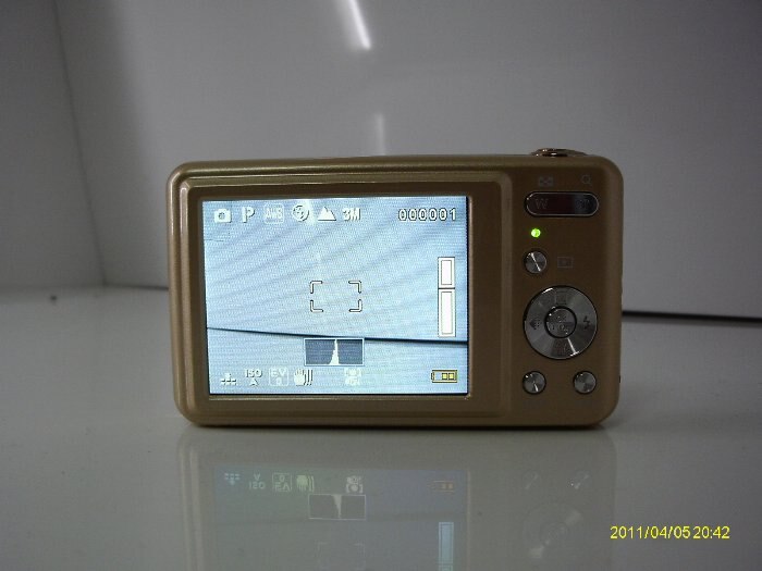 Winait Digital Compact camera 20 mega pixels with 2.7'' TFT display and 8x optical zoom