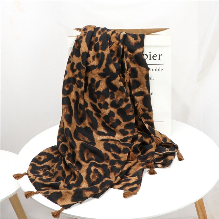 2022 kvinder mærke leopard prikker kvast viskose sjal tørklæde dame print blød varme omslag pashminas sjaal muslim hijab snood: 1