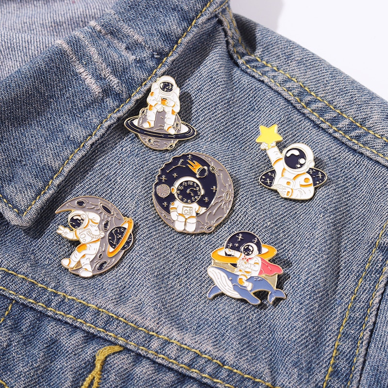 Astronaut Walvis Emaille Pins Planet Rocket Star Moon Galaxy Koffie Metalen Broches Badges Pins Top