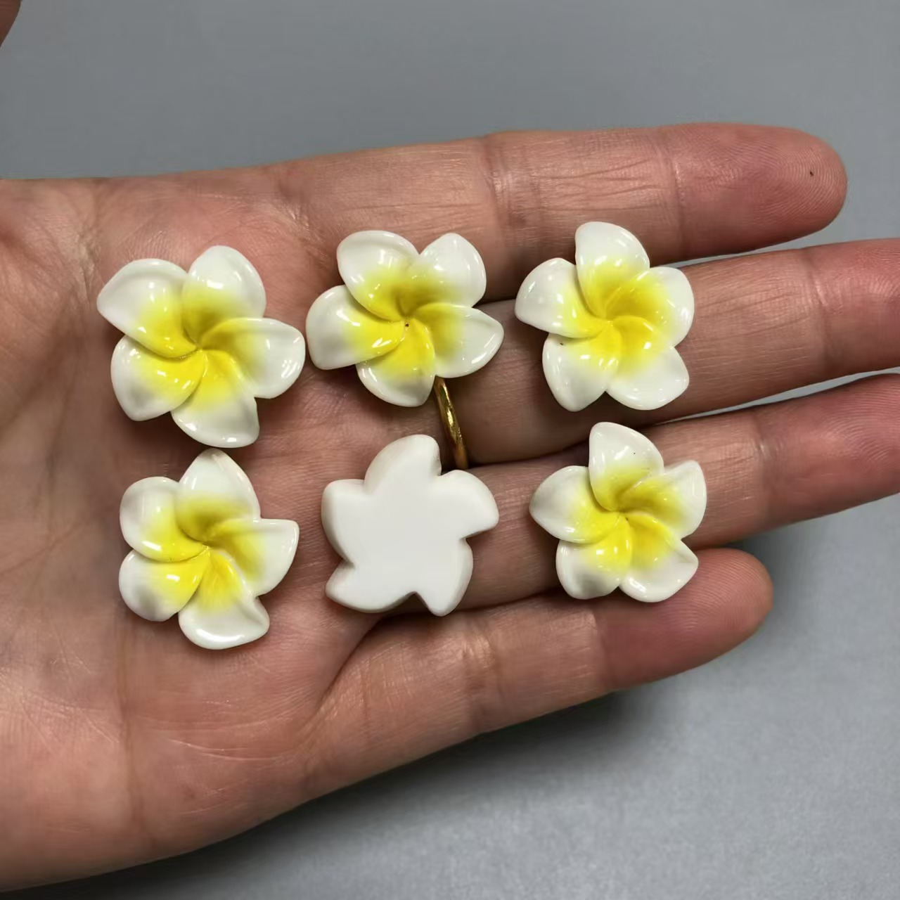 10 Uds. De resina fresca, flor colorida, accesorios de pegamento en crema DIY, hebilla de zapato hecha a mano, Clip para el pelo, decoración de funda de teléfono, dijes artesanales: YELLOW