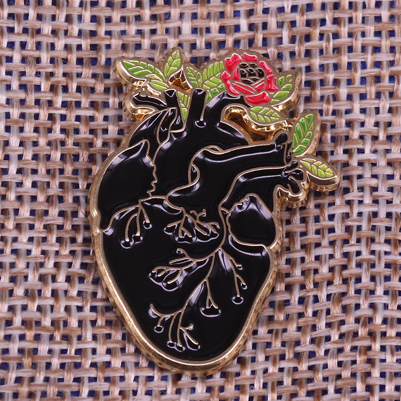 Svart hjärta anatomi blomma lapel pin badge anatomisk gotisk emalj pin