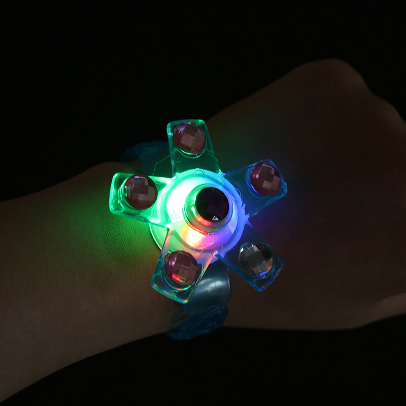 Zachte Flash Gyro Armband LED Cartoon Verlichting Glow In The Dark Speelgoed voor Kids kinderen Lichtgevende Pols Band Handleiding roterende