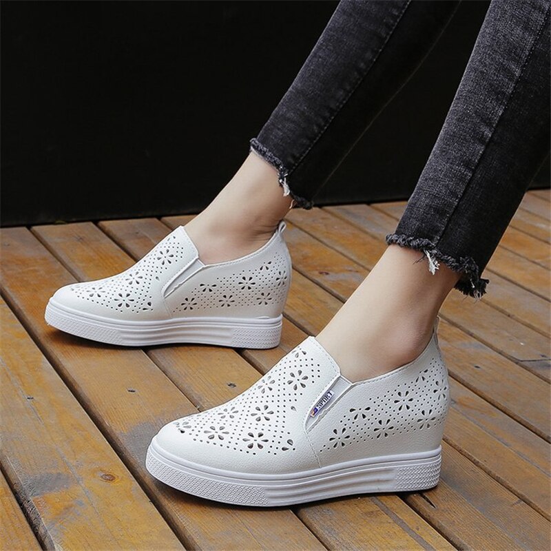 Hvide sko kvinder platform flade sko slip-on sneakers åndbar hul stilfuld solid kvindelig højde stigende fodtøj