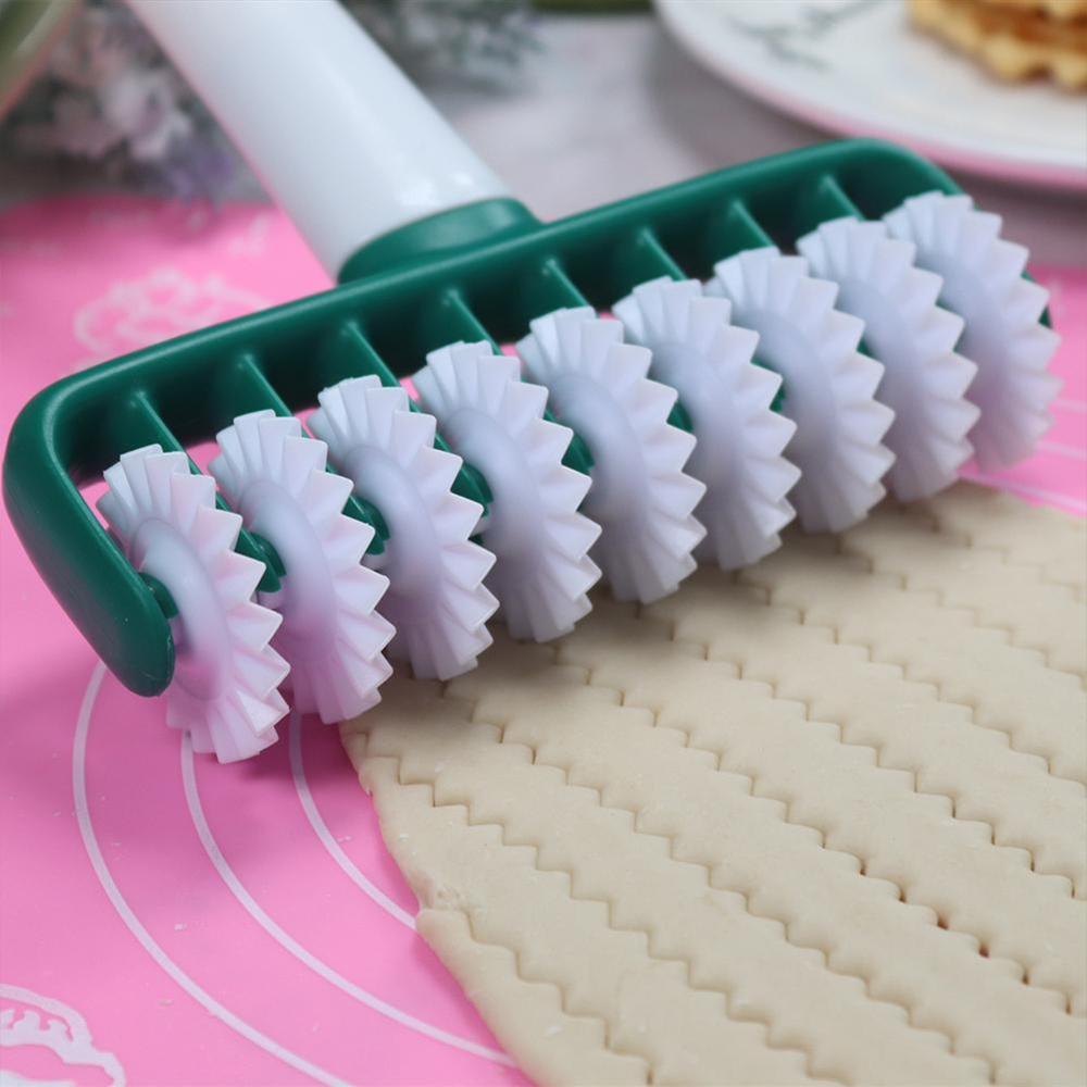 Plastic Wheel Roller Pin Pizza Hole Needle Pie Biscuit Device Crust Roller Punching Cutter Hole-Piecing V2Z8