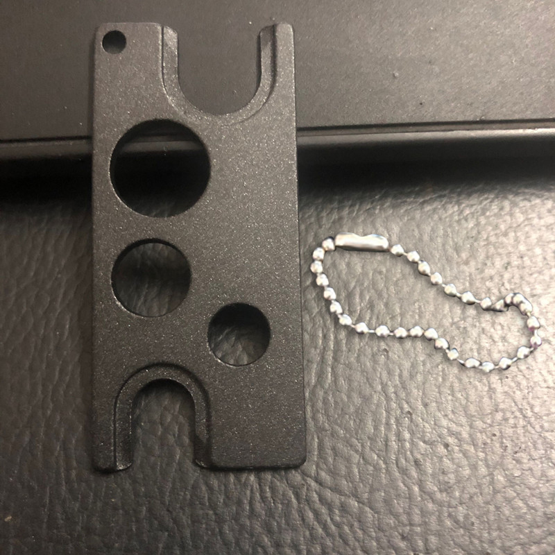 Yomdid æteriske olier åbnerfjerner til rullekugler og hætter flaskeåbner metalproptrækkerværktøj køkkengadgets: Sort