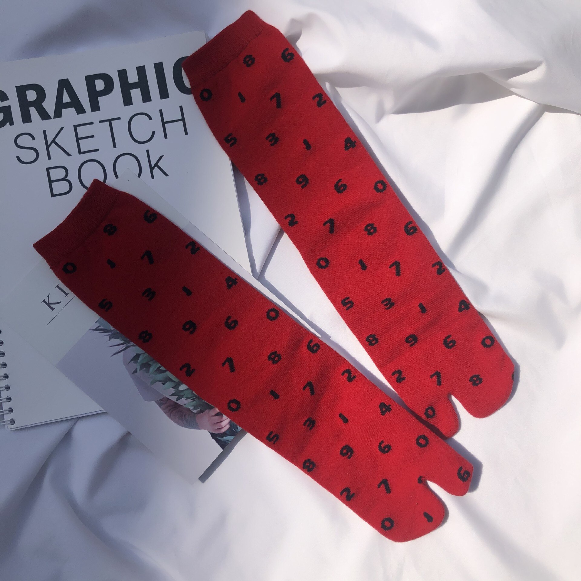 Chic Japanese Jacquard Split Toe Socks Digital Combed Cotton Two Toe Socks Women Korean Harajuku Two Finger Tabi Socks: Red
